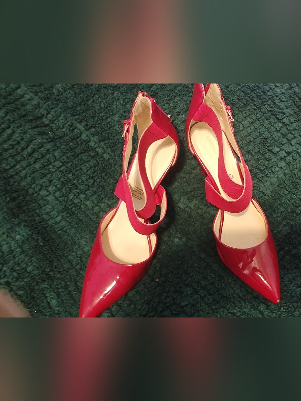 Red Pointed-Toe Women’s Slingback Pumps
